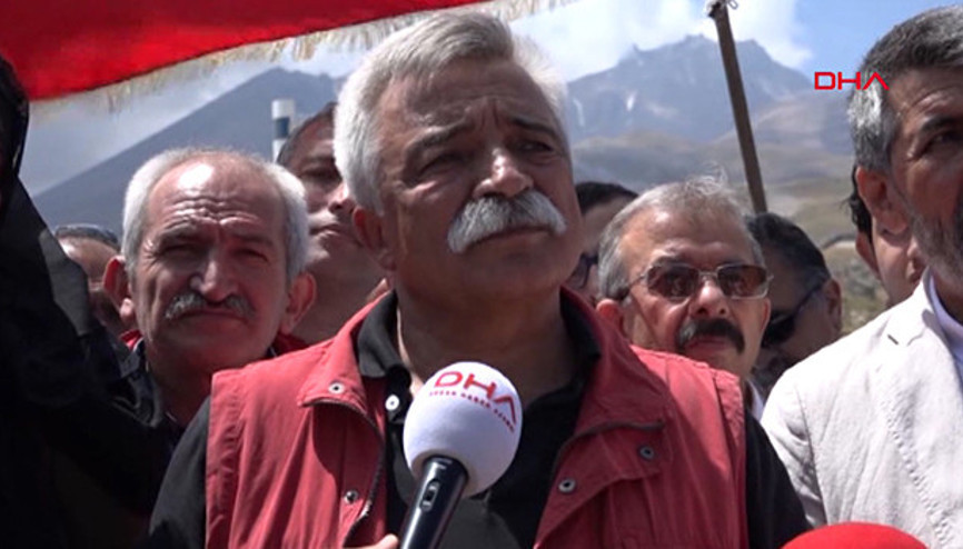 Ozan Arif hayatını kaybetti