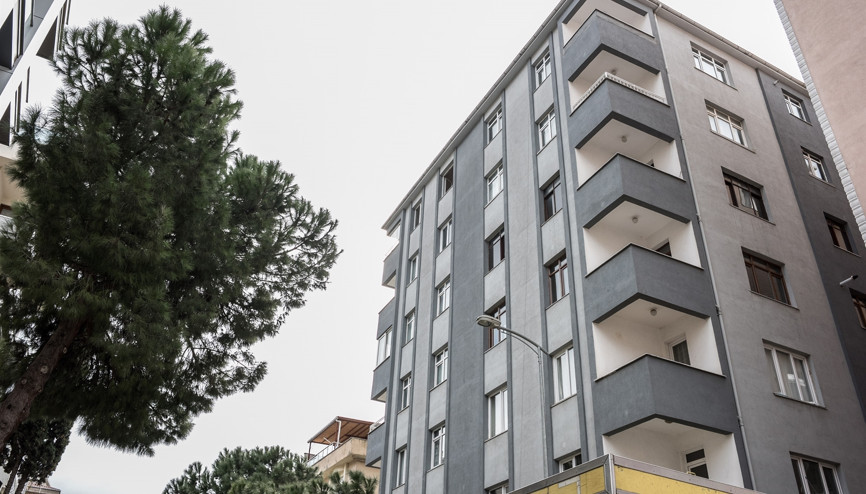 Kartalda çökme riski olan Nuri Bey Apartmanı tahliye ediliyor