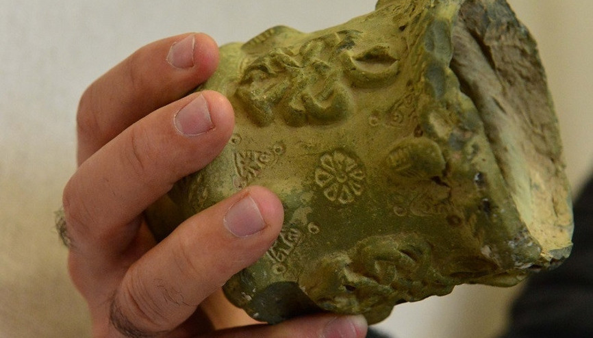 Harranda 9 asırlık ilaç şişesi bulundu