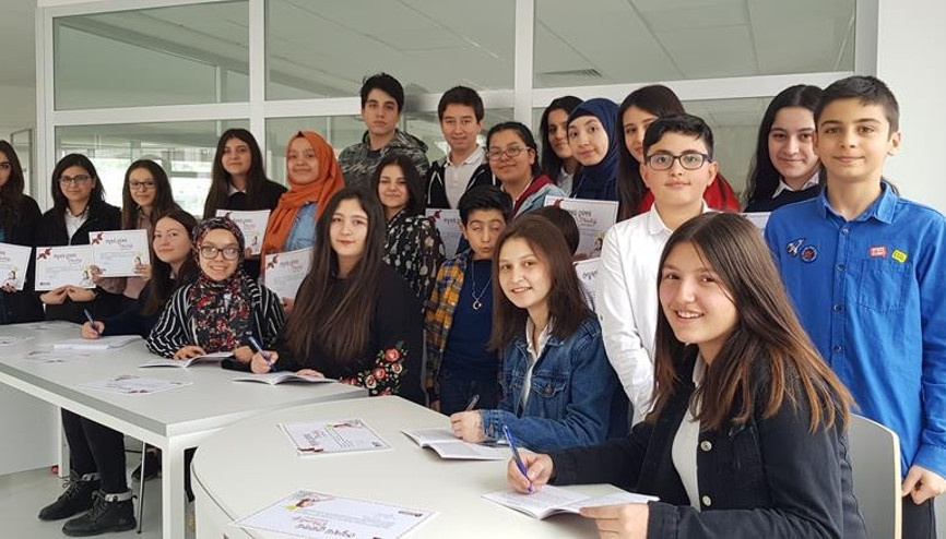 Genç yazarlardan imza günü