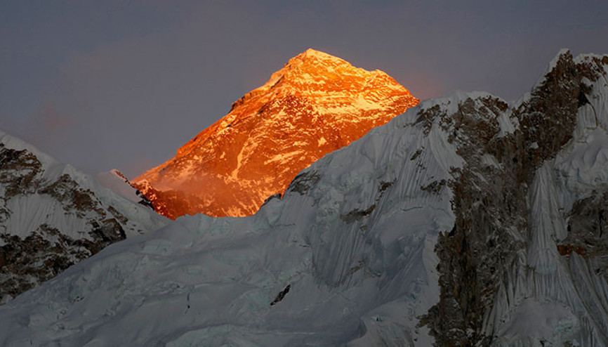 Çin, Everest Dağını kapattı