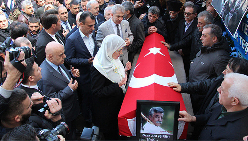Ozan Arif son yolculuğuna uğurlandı