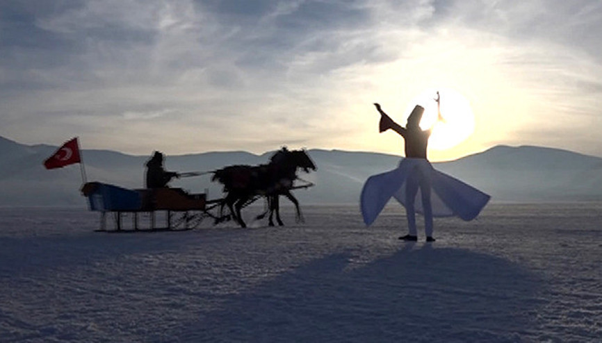 Çıldır Gölünde atlı kızaklar eşliğinde ‘Sema’ gösterisi