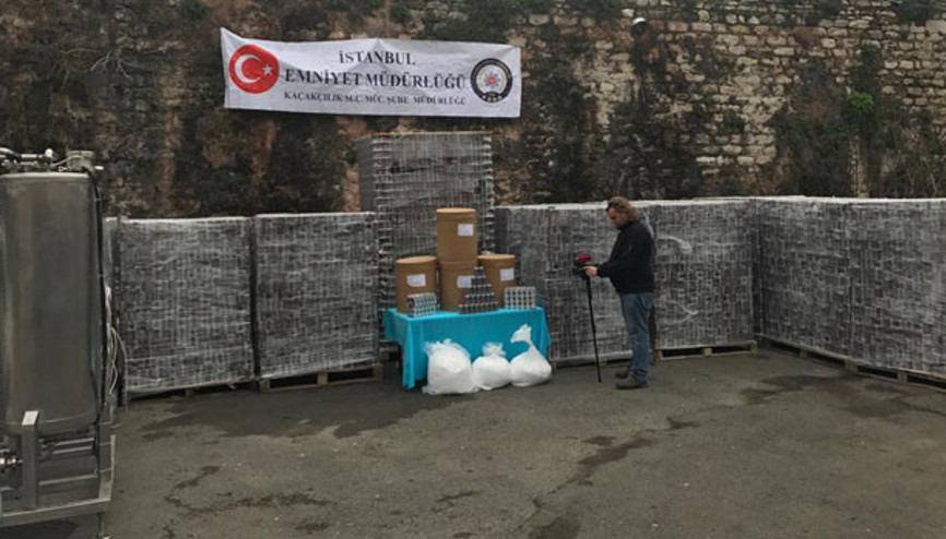 Son dakika... İstanbulda büyük operasyon: Binlerce kutu sahte enerji içeceği ele geçirildi