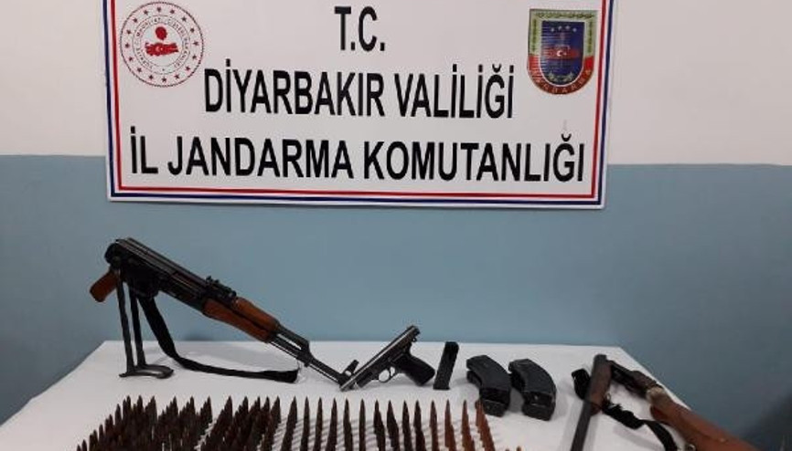 Diyarbakırda silah kaçakçılığı operasyonu: 2 gözaltı Diyarbakırda silah kaçakçılığı operasyonu: 2 gözaltı