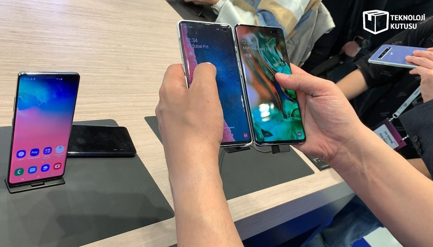 Galaxy S10 Plus ve Galaxy S10 5G yan yana