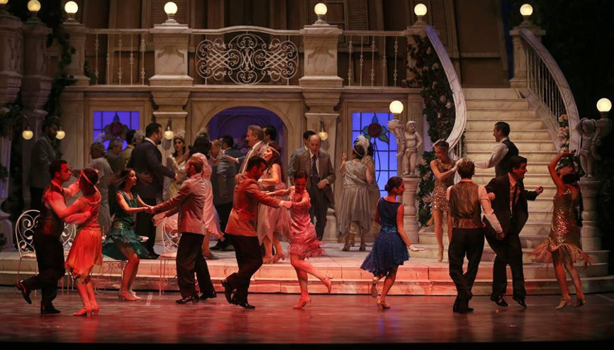 Ayşe ayakta alkışlandı