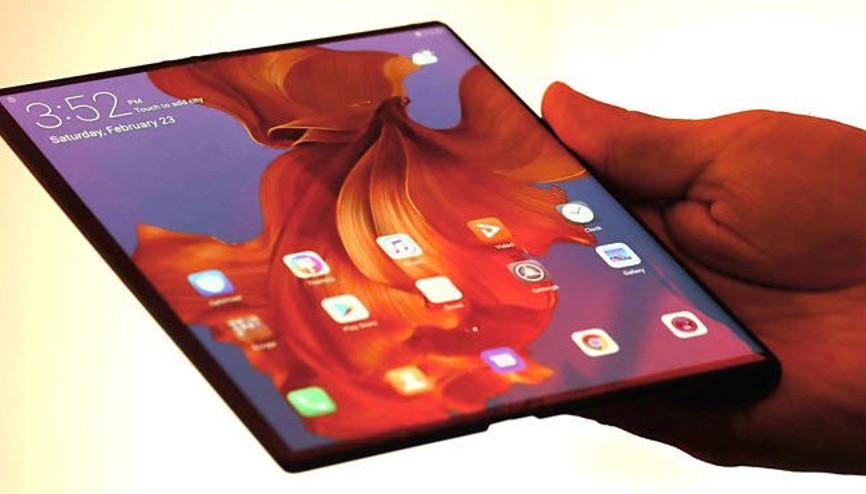 Huawei Mate X: Hem ekranı katlanıyor hem de...
