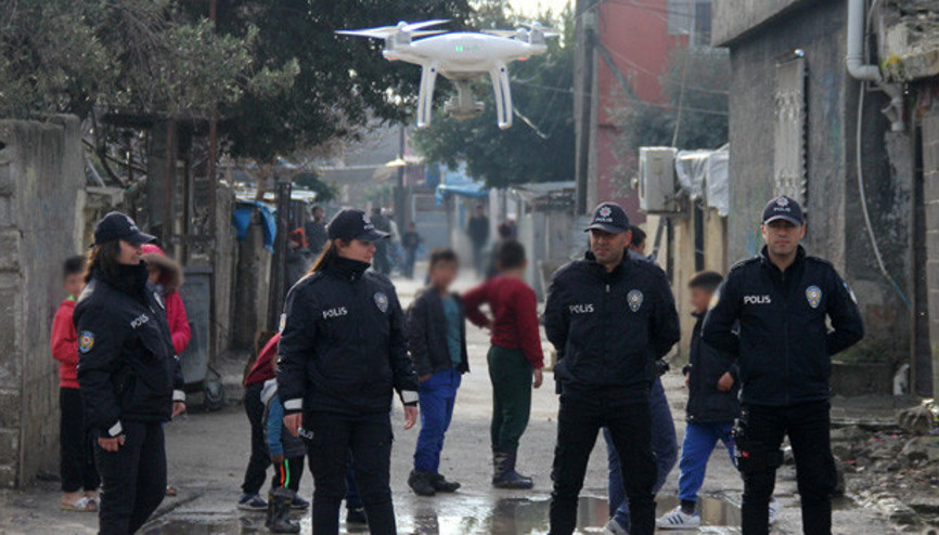 Polis 24 saat drone ile kontrol ediyor Kimlik göstermeyen mahalleye alınmıyor