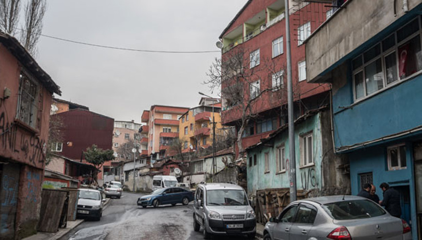 Hasköyde gizemli olay Evlere para dolu zarf bırakıyor