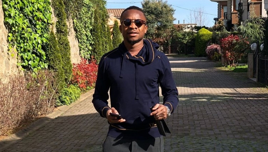 Trabzonsporlu Onazi, orgla İstiklal Marşını çaldı