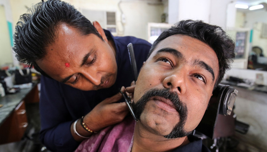 Kahraman Hint pilotun bıyığı Hindistanda moda oldu