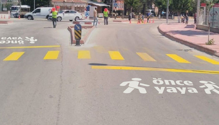 Son dakika.. Bakanlıktan 81 ile genelge... Yaya ve okul geçitlerine Önce Yaya görselleri çizilecek