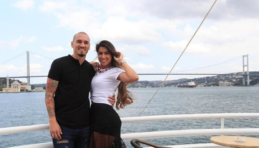 Maicondan eşi Ursulaya sürpriz mesaj