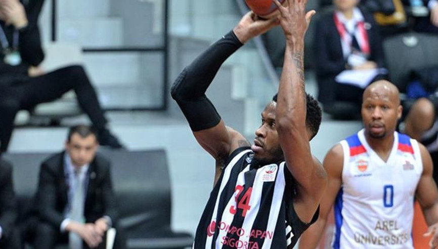 Beşiktaşta Jason Richin sağ kolunda kırık tespit edildi