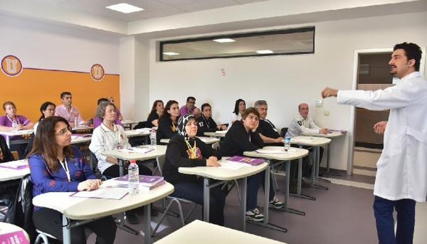 Veliler yıllar sonra tekrar öğrenci oldu
