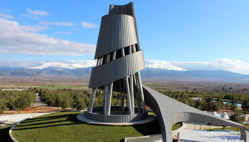 Süleyman Demirelin anıt mezarı bitme aşamasında Süleyman Demirelin anıt mezarı bitme aşamasında