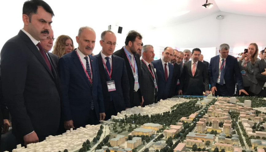 Bakan Kurum, Fransada fuar açılışına katıldı