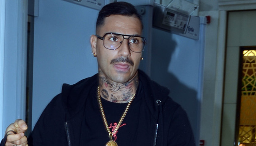 Bıyıklar yakışmış mı