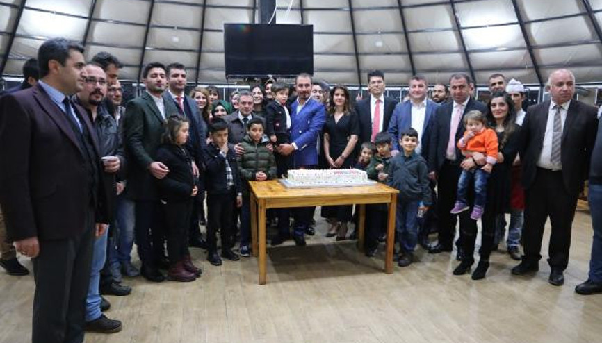 Vartoda, kıl çadırda halaylı Tıp Bayramı kutlaması Vartoda, kıl çadırda halaylı Tıp Bayramı kutlaması