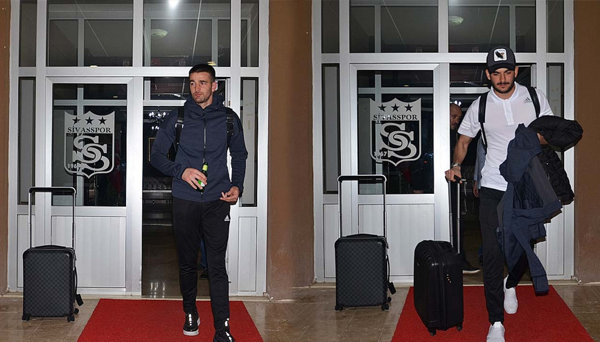 Sivasspor kafilesini taşıyacak uçağa yıldırım rötarı