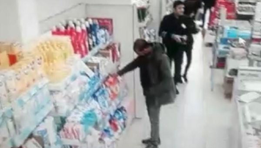 Marketten mama çalarken kamera ve kasiyere yakalandı