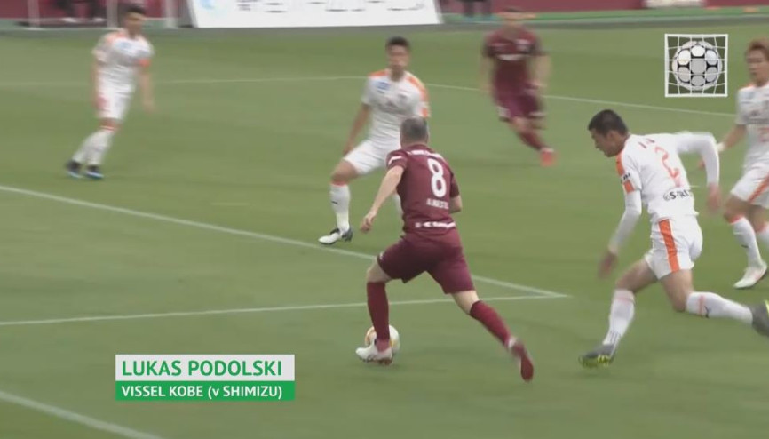 Iniesta getirdi, Podolski bitirdi