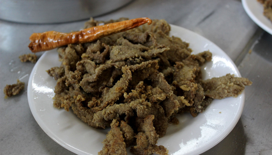 Aşçılık öğrencilerine türkü eşliğinde ciğer dersi