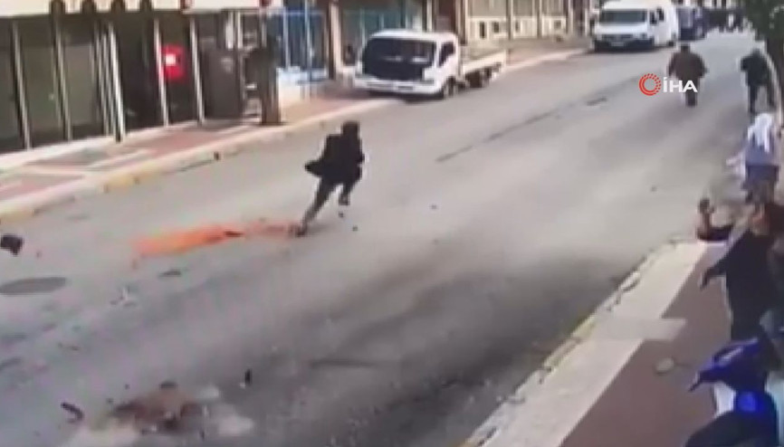 Depremde ölümün teğet geçtiği anlar güvenlik kamerasında