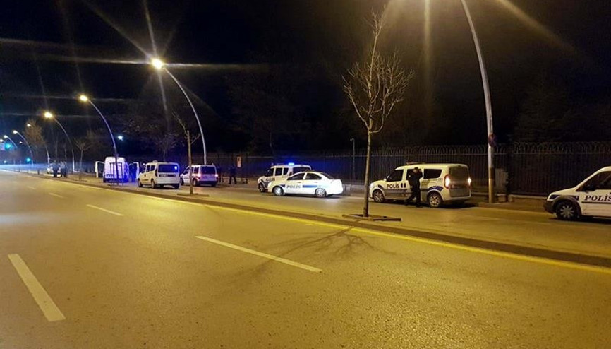 Askeriye önünde poşet paniği