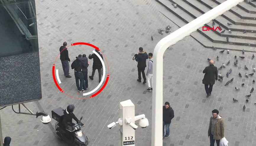 Taksimde vatandaşlar kapkaççıyı böyle yakaladı