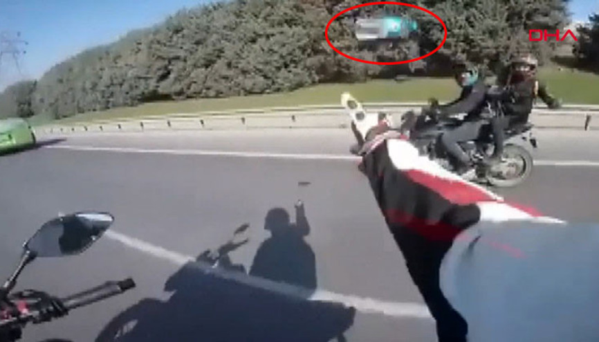 İstanbulda trafikte şok görüntüler Gözaltına alındılar...