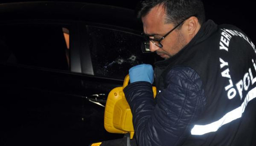 Tuzak kurduğu iş arkadaşının otomobiline çarpıp, ateş açtı