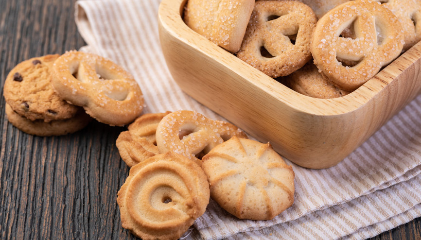 1 hamurla çay saatlerinizi renklendirecek 3 çeşit kurabiye yapın