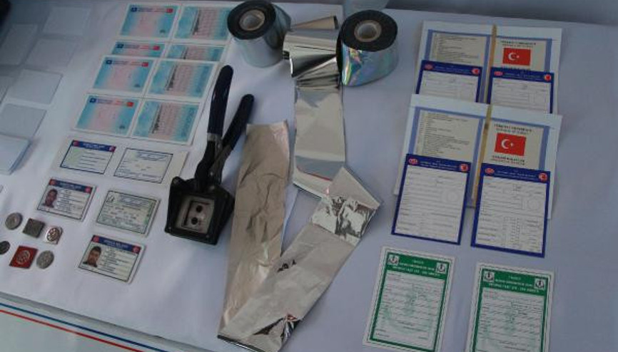 Ünlü kalpazanlara jandarma darbesi