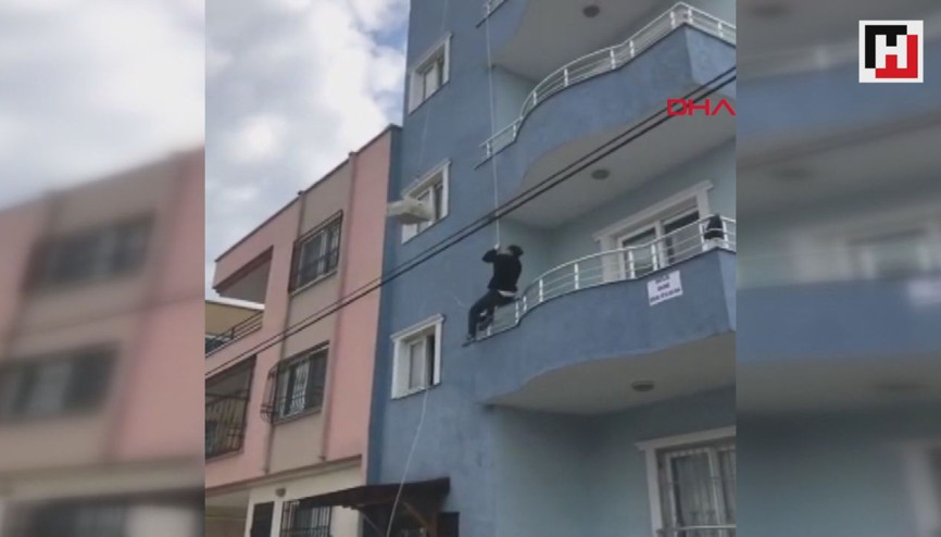 Canını hiçe sayarak eşya taşıma anı, sosyal medyada paylaşıldı