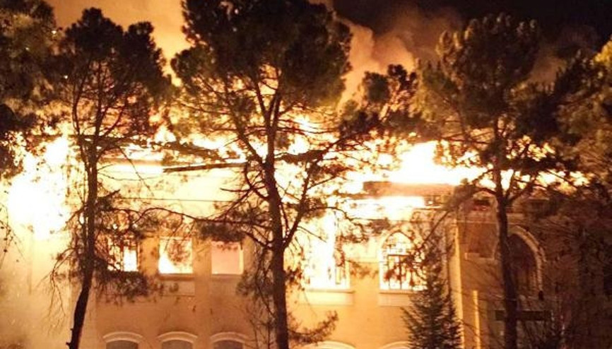 Tarihi okulda çıkan yangınla ilgili 2 gözaltı