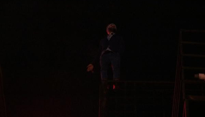 İntihara kalkışan kişiyi müzakereci polis vazgeçirdi İntihara kalkışan kişiyi müzakereci polis vazgeçirdi