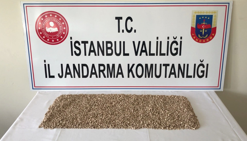 Jandarmadan uyuşturucu satıcısına operasyon... Dikkat çekmemek için kalabalıkta satıyordu Jandarmadan uyuşturucu satıcısına operasyon... Dikkat çekmemek için kalabalıkta satıyordu