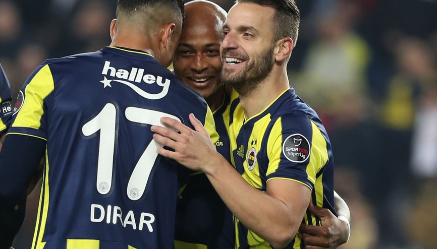 Dünya yıldızı onu aradı Fenerbahçede büyük heyecan...