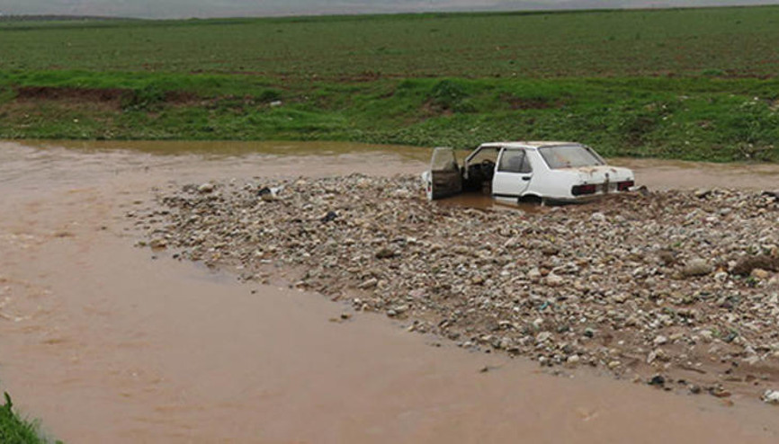 Çat Deresi taştı, akıntıya kapılan 2 kişi kayboldu