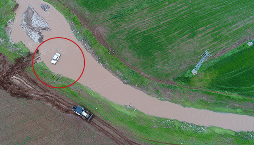 Araçları sele kapılmıştı... Kahreden haber geldi