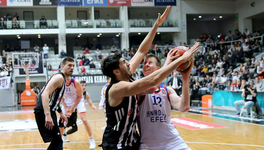 Dev maçta gülen Anadolu Efes
