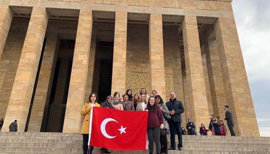 Yabancı kursiyerler Ata’nın huzurunda