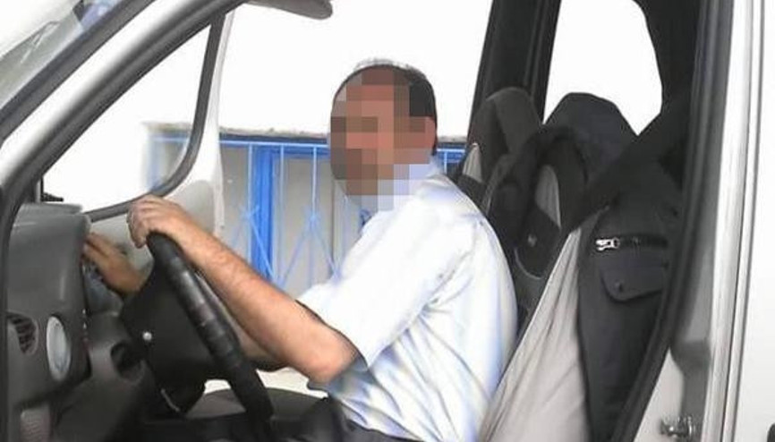 Ayrı yaşadığı karısını boğazından bıçaklayıp yaraladı