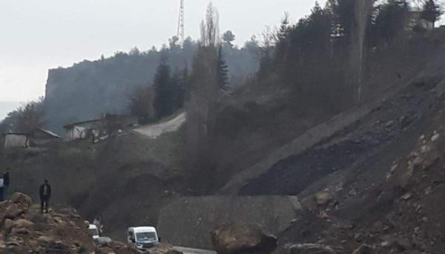 Saimbeyli- Kozan yolu heyelan nedeniyle kapandı Saimbeyli- Kozan yolu heyelan nedeniyle kapandı