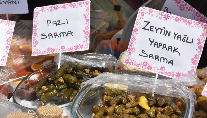 Alaçatı Ot Festivali’ndeki lezzetlere katılımcılardan yoğun ilgi