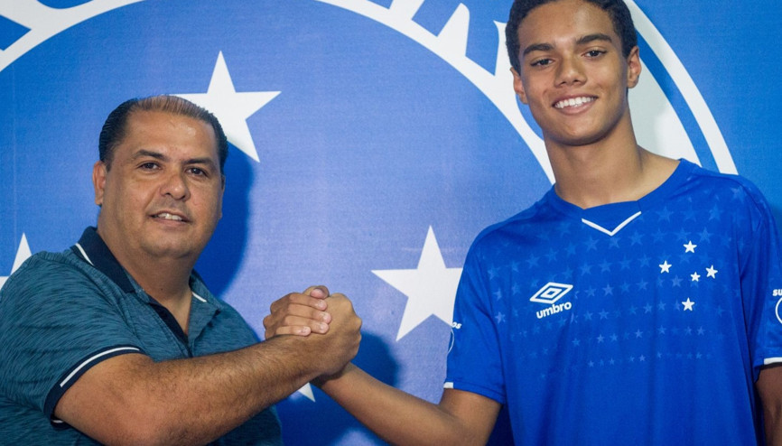 Ronaldinhonun oğlundan 5 yılık imza