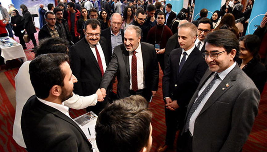 Almanya’daki Kariyer Fuarı’na gençlerden yoğun ilgi