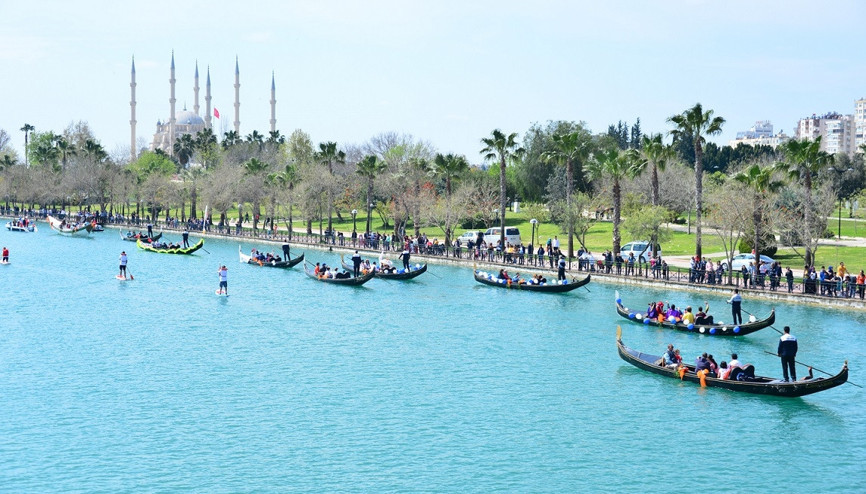 Adanada karnaval coşkuyla kutlandı